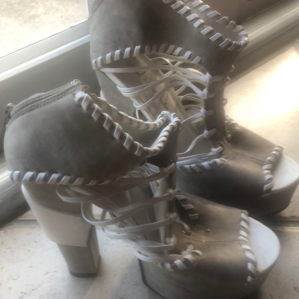 Shoe - Picture 3 of 3